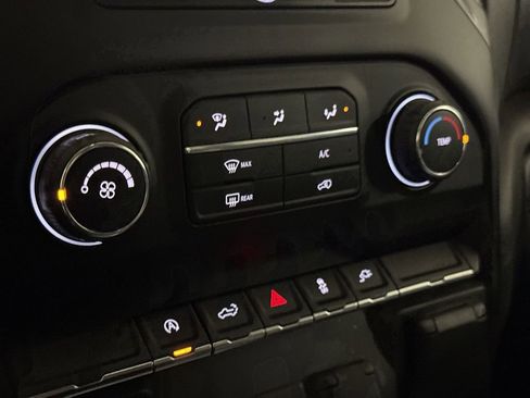 Used 2020 Chevrolet Silverado 1500 Custom w/ Custom Value Package image 16