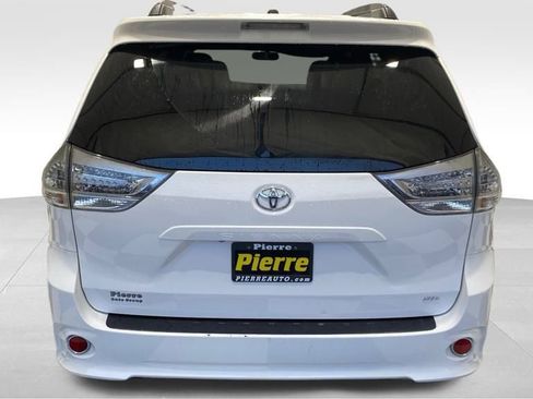 Used 2015 Toyota Sienna SE image 3