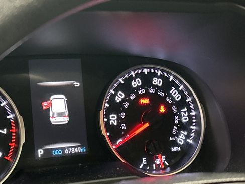Used 2021 Toyota RAV4 XLE w/ Convenience Package FWD image 7