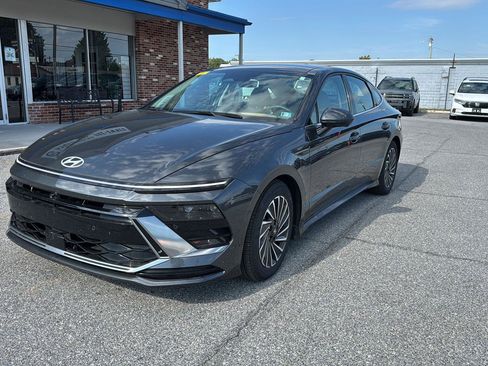 Certified 2025 Hyundai Sonata Limited FWD image 1