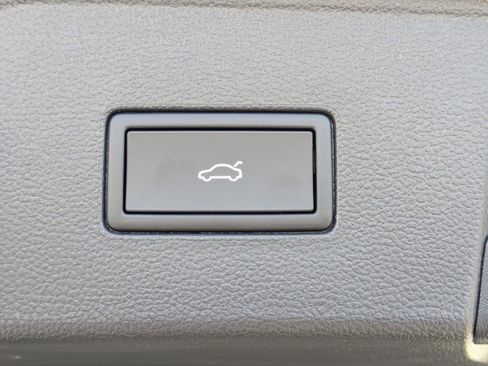 New 2026 Volkswagen Atlas SE image 32