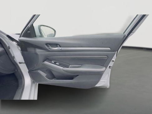 Used 2023 Nissan Altima 2.5 SL image 9