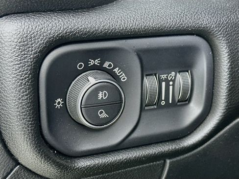 Used 2023 RAM 1500 Laramie AWD/4WD image 10