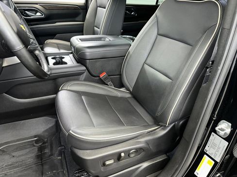 Certified 2024 Chevrolet Suburban Premier w/ Premium Package image 5