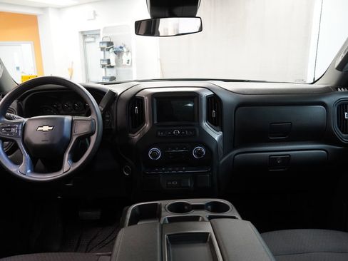 Used 2025 Chevrolet Silverado 1500 Custom image 9