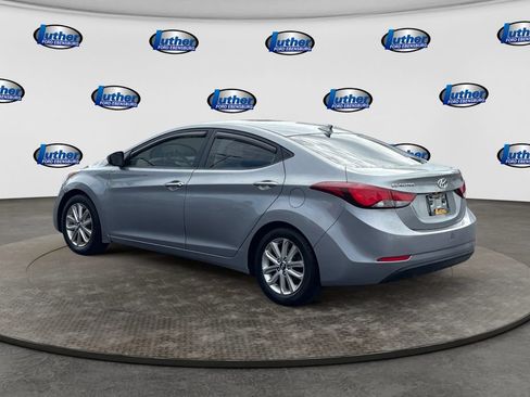 Used 2015 Hyundai Elantra SE w/ Option Group 02 FWD image 3
