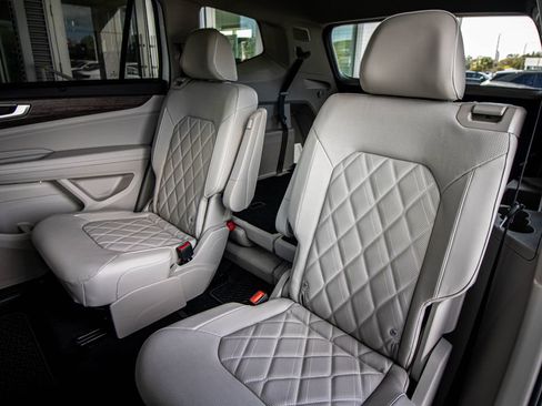 Used 2024 Volkswagen Atlas SEL Premium R-Line image 36