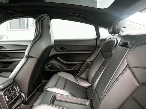 Used 2022 Porsche Taycan image 26