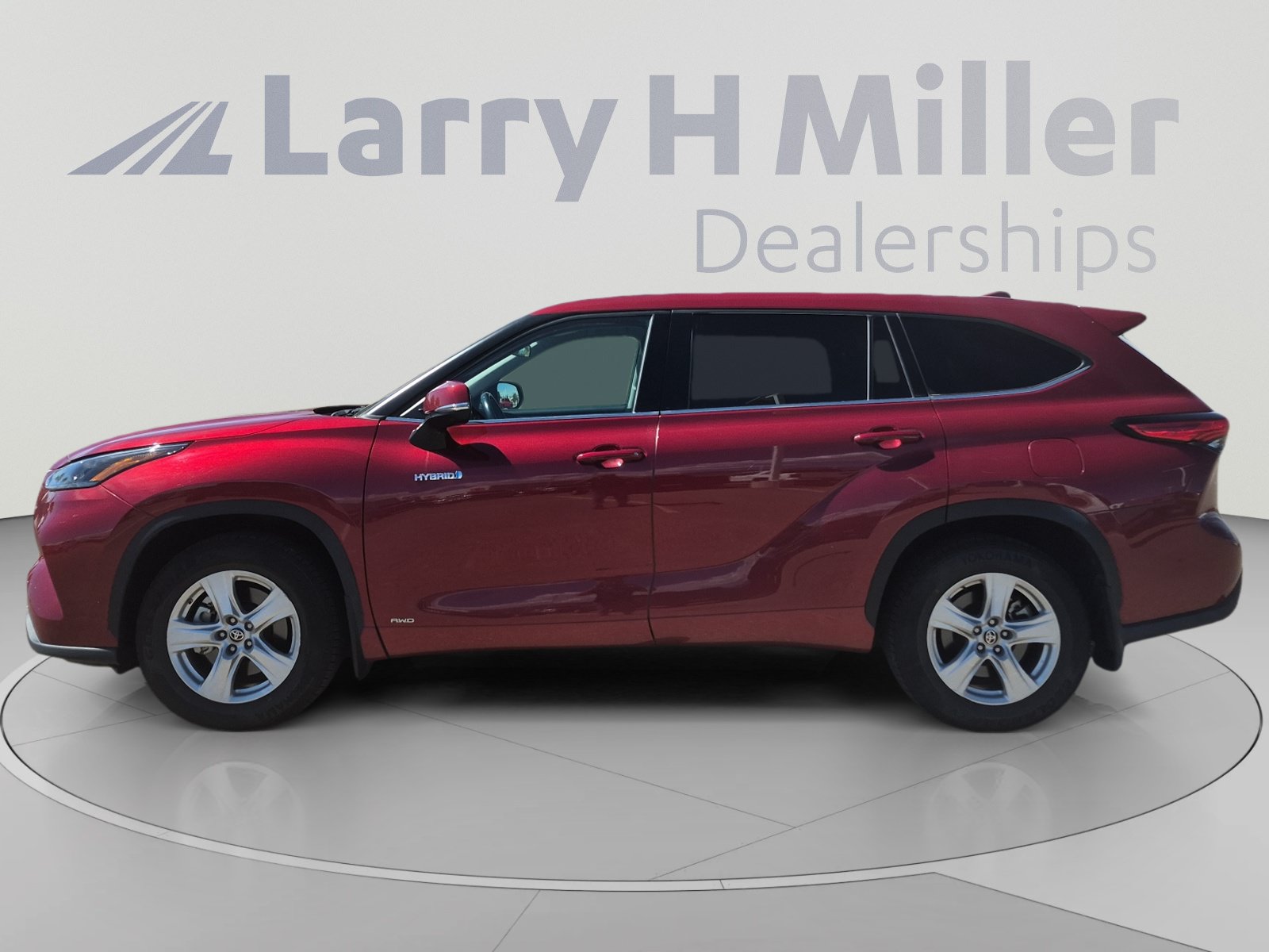 Used 2021 Toyota Highlander LE AWD/4WD image 2