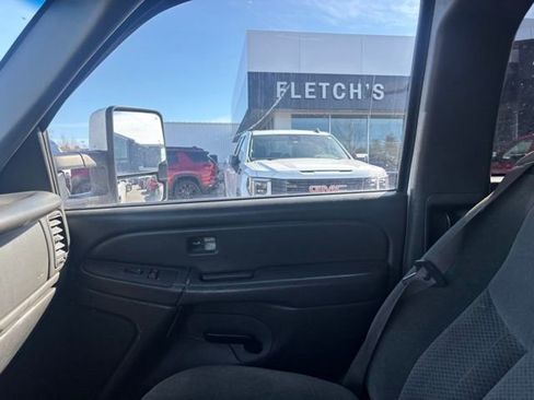 Used 2006 Chevrolet Silverado 2500 W/T w/ Heavy-Duty Power Package image 12