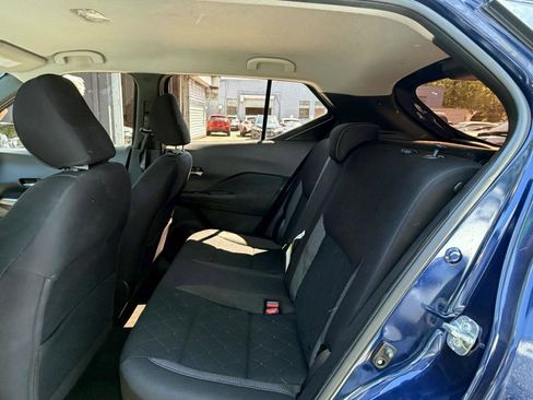 Used 2019 Nissan Kicks SV FWD image 12
