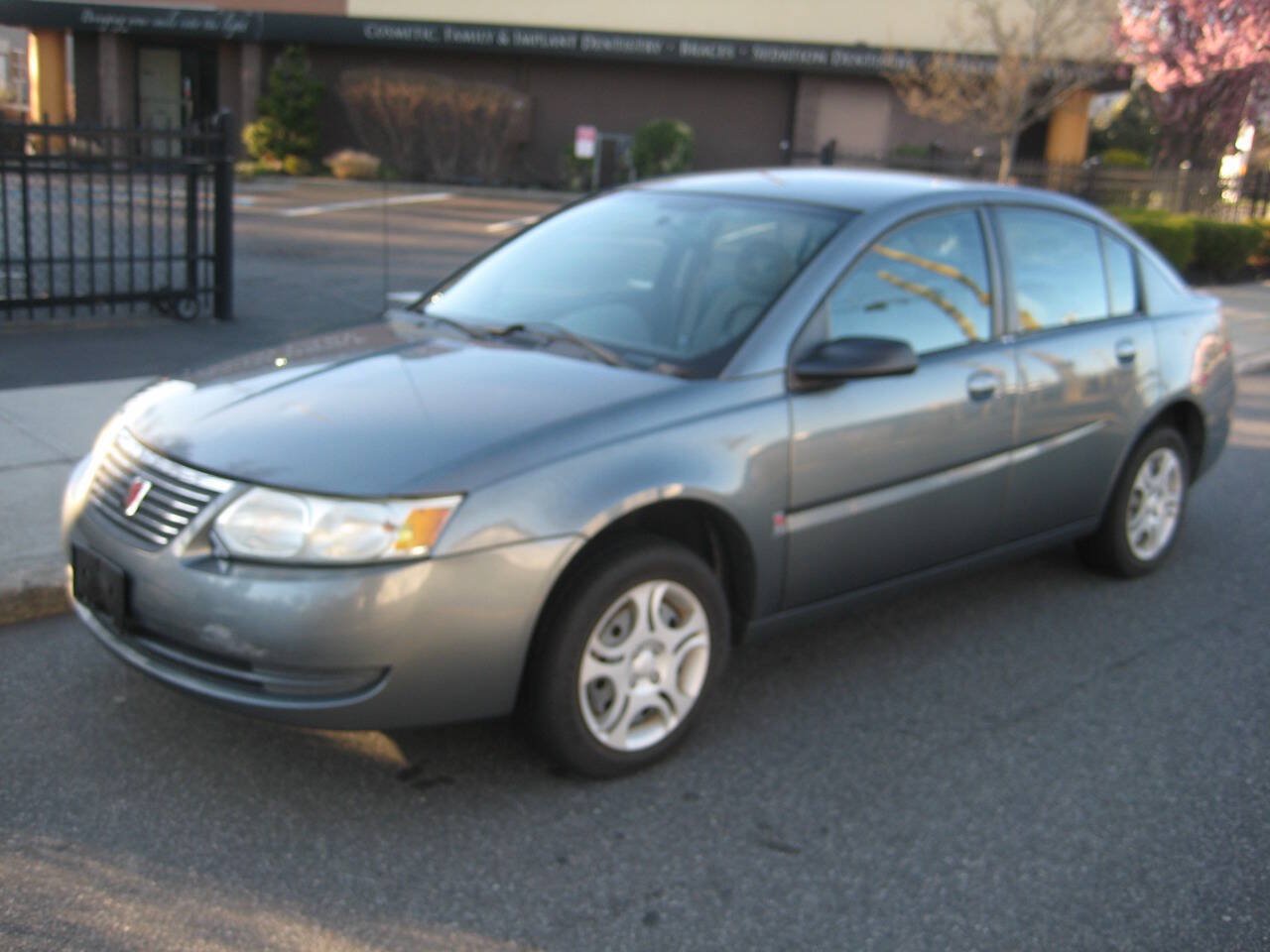 Used 2005 Saturn ION Level 2 w/ Power Pkg FWD image 3