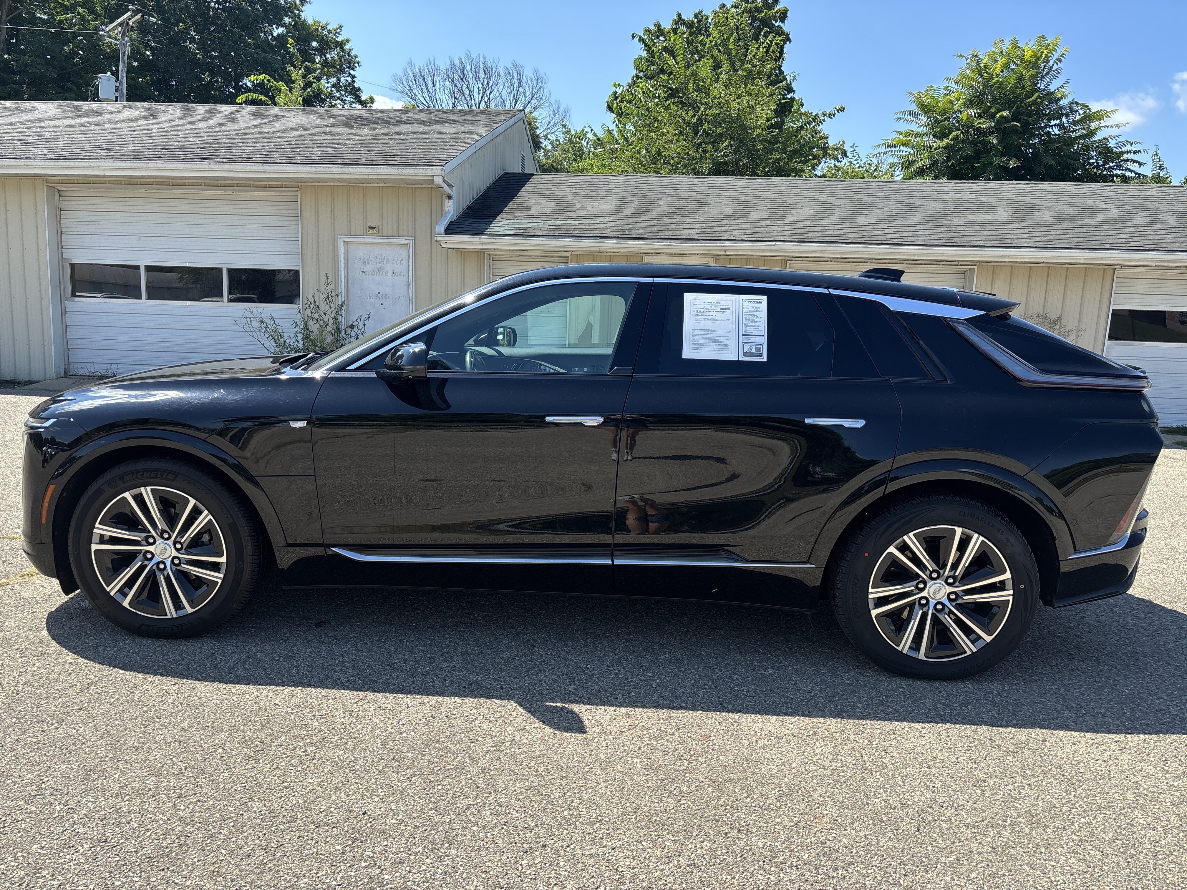 Used 2023 Cadillac Lyriq 2WD image 12