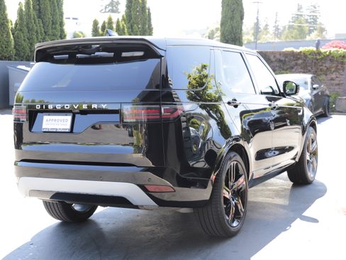 Certified 2025 Land Rover Discovery Metropolitan Edition AWD/4WD image 10