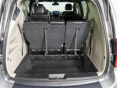 Used 2018 Dodge Grand Caravan SXT image 28