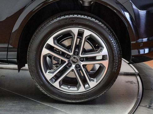 Certified 2025 Audi Q5 Premium w/ Convenience Package image 11