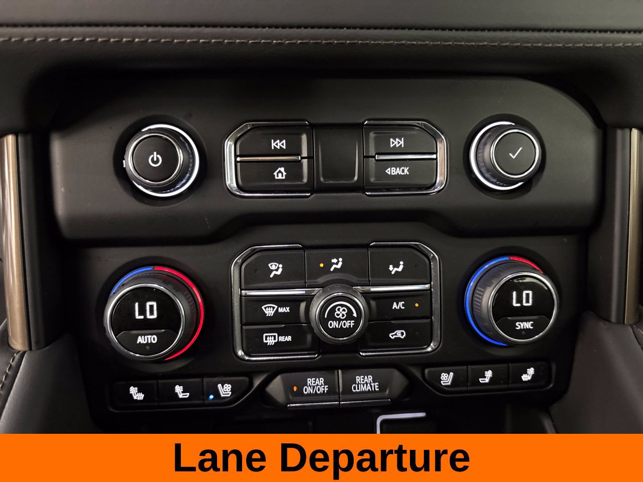 Used 2024 Chevrolet Suburban High Country RWD image 23