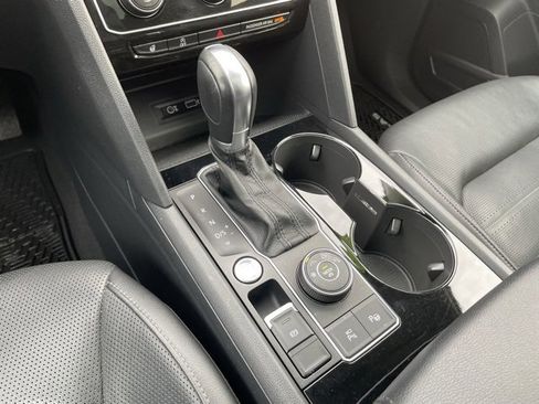 Used 2019 Volkswagen Atlas SEL Premium image 22