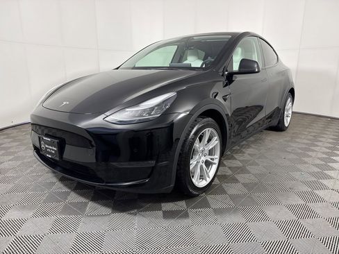 Used 2021 Tesla Model Y Long Range image 2