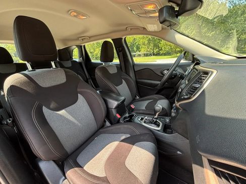 Used 2016 Jeep Cherokee Sport AWD/4WD image 14