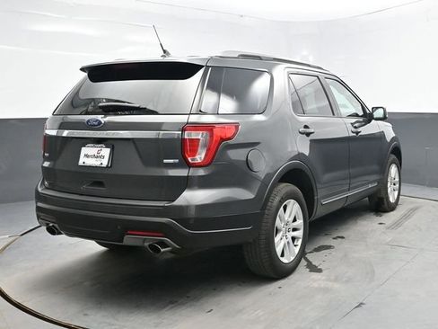 Used 2019 Ford Explorer XLT w/ Equipment Group 202A AWD/4WD image 6