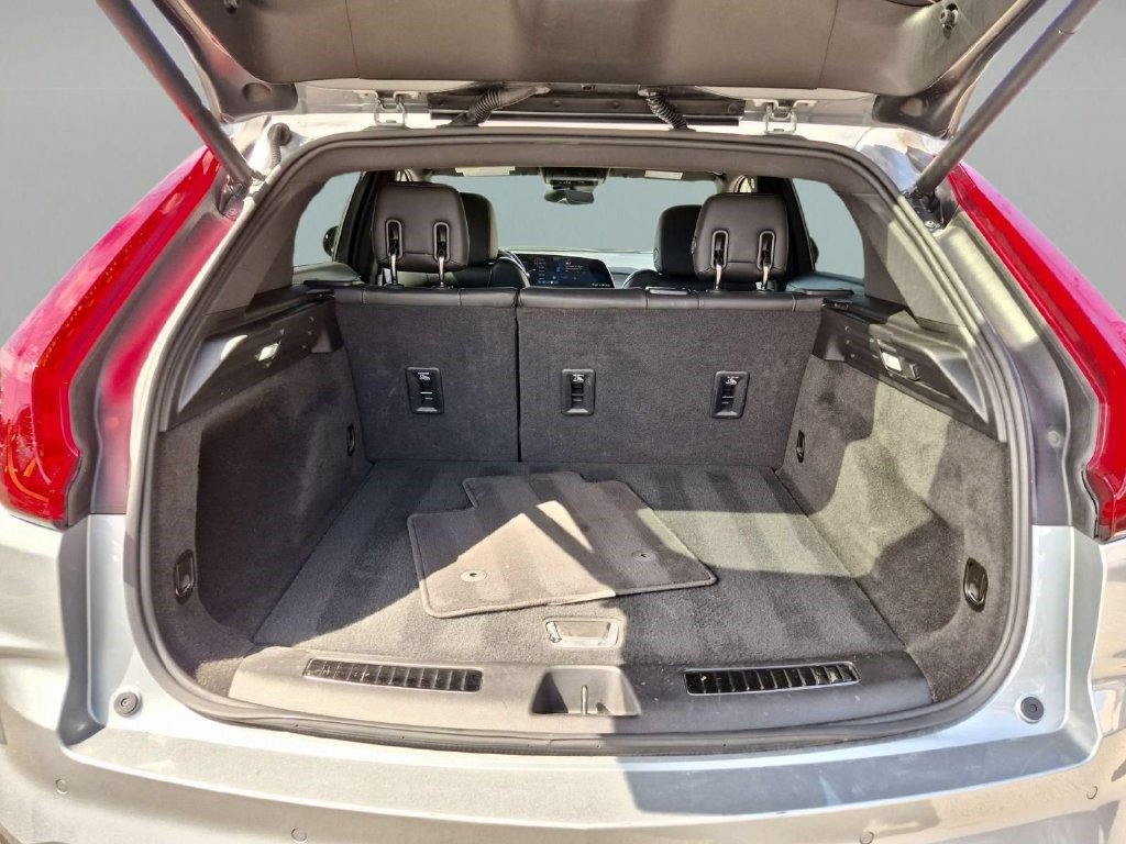 Certified 2025 Cadillac XT4 Premium Luxury FWD image 27