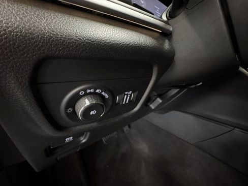 Used 2022 Jeep Grand Cherokee L Limited w/ Black Appearance Package AWD/4WD image 22