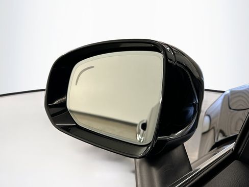 Used 2017 Volvo XC90 T6 Momentum w/ Vision Package image 16