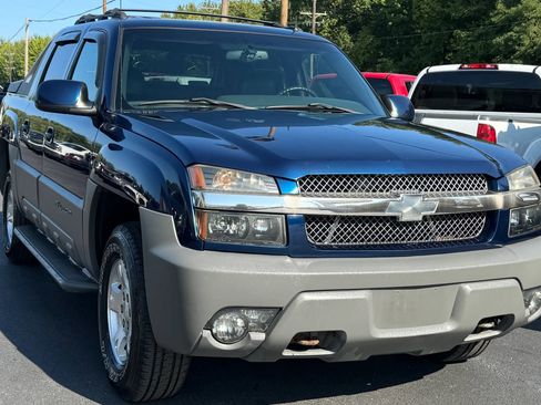 Used 2002 Chevrolet Avalanche 4x4 w/ Off-Road Suspension Pkg image 2