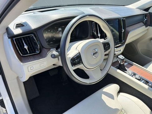 Used 2019 Volvo XC60 T5 Inscription image 4