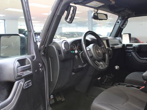 Used 2018 Jeep Wrangler Unlimited Sport S image 31