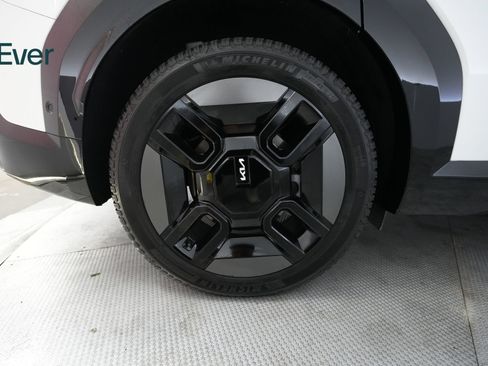Used 2024 Kia EV9 GT-Line AWD/4WD image 21