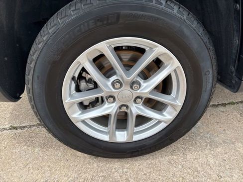 Used 2024 Jeep Grand Cherokee L Laredo image 16