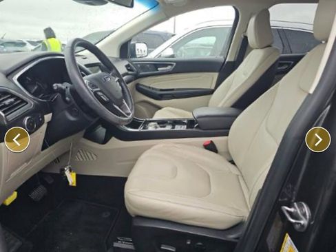 Used 2020 Ford Edge Titanium image 2