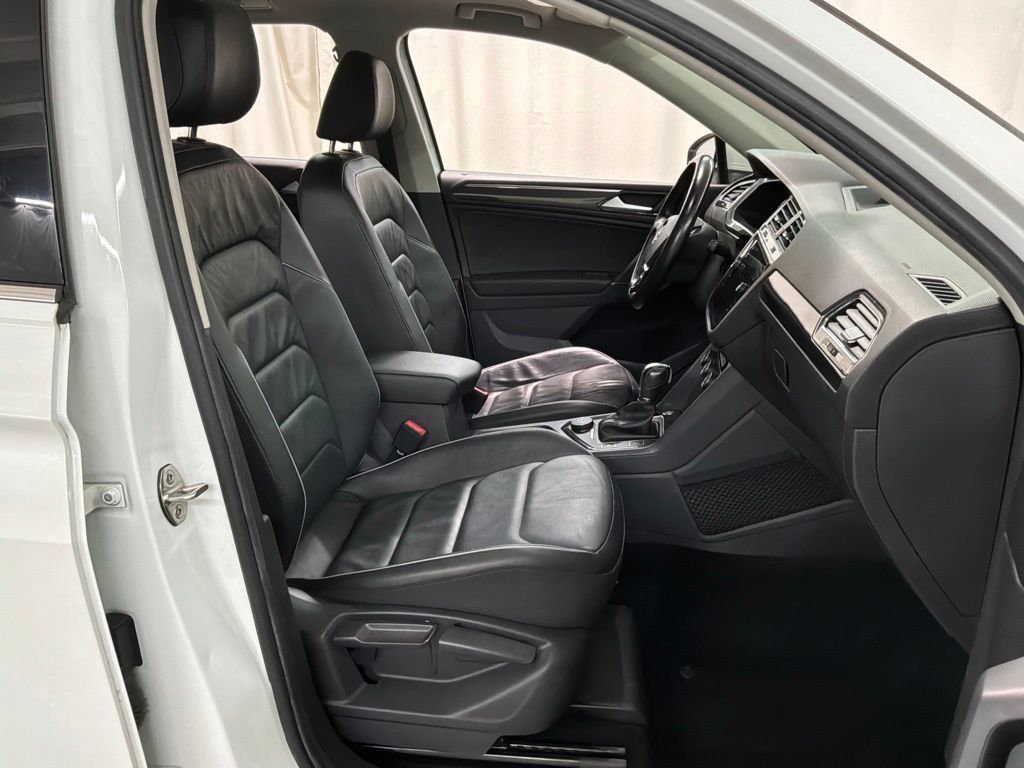 Used 2018 Volkswagen Tiguan SEL Premium AWD/4WD image 27