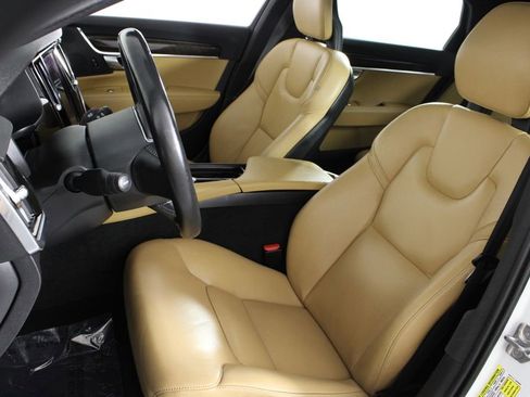 Used 2018 Volvo S90 T5 Momentum w/ Convenience Package image 18