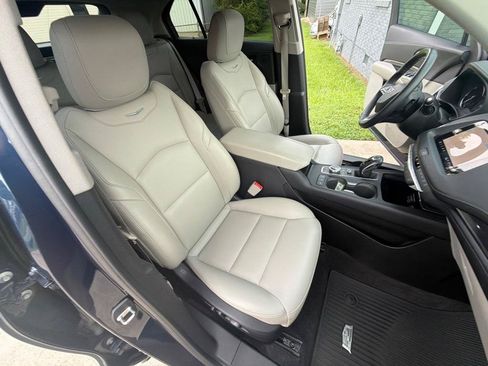Used 2019 Cadillac XT4 Luxury w/ Cold Weather Package FWD image 32