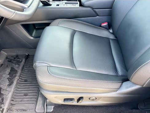 Used 2025 Nissan Pathfinder SL w/ Lighting Package (N92) image 19