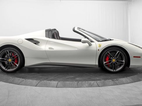 Used 2018 Ferrari 488 Spider RWD image 2