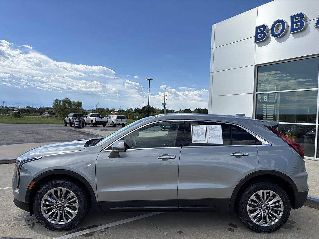 Used 2024 Cadillac XT4 Premium Luxury FWD image 2