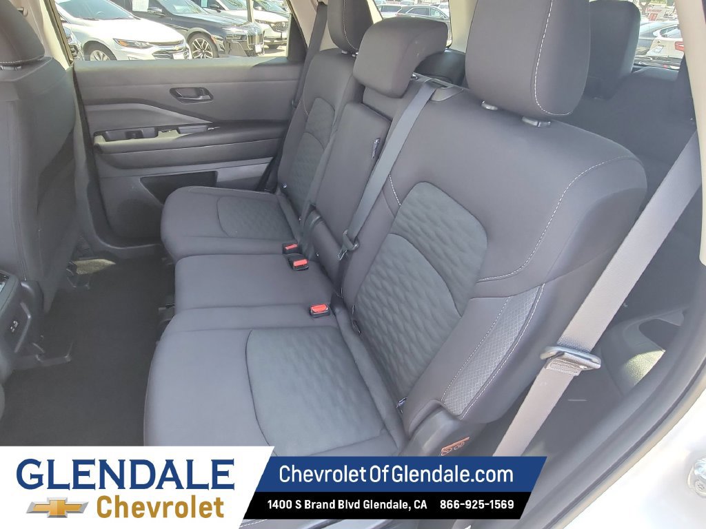 Used 2025 Nissan Pathfinder SV FWD image 21