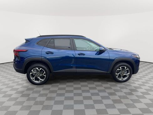 Used 2024 Chevrolet Trax LT w/ Driver Confidence Package FWD image 4