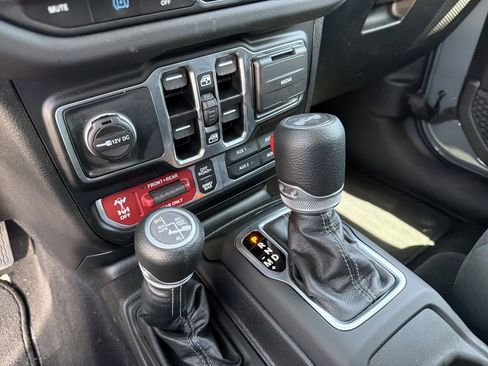 Certified 2025 Jeep Wrangler Unlimited Rubicon 4xe AWD/4WD image 19