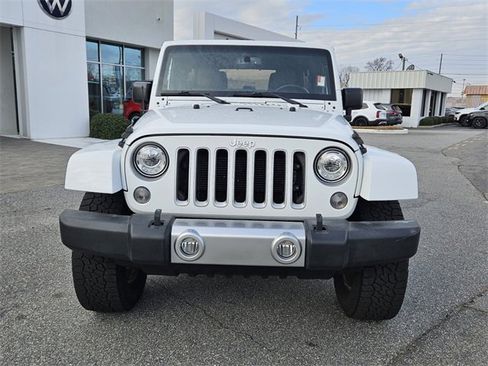 Used 2018 Jeep Wrangler Unlimited Sahara image 2