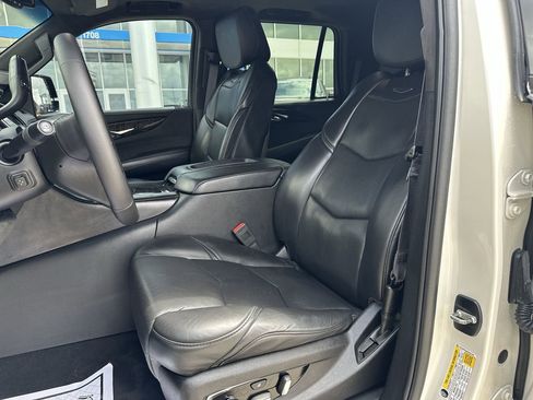 Used 2015 Cadillac Escalade Platinum AWD/4WD image 19