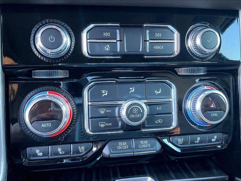 Used 2021 GMC Yukon Denali w/ Denali Premium Package image 33