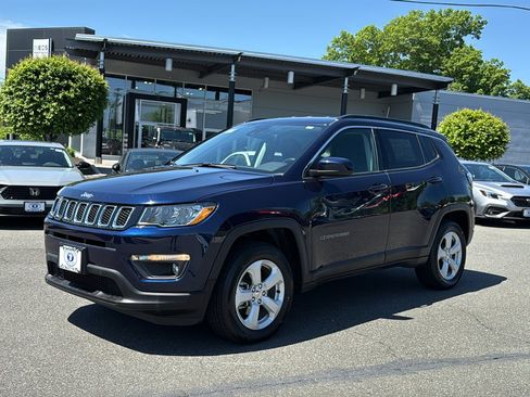Used 2021 Jeep Compass Latitude w/ Driver Assistance Group AWD/4WD image 3