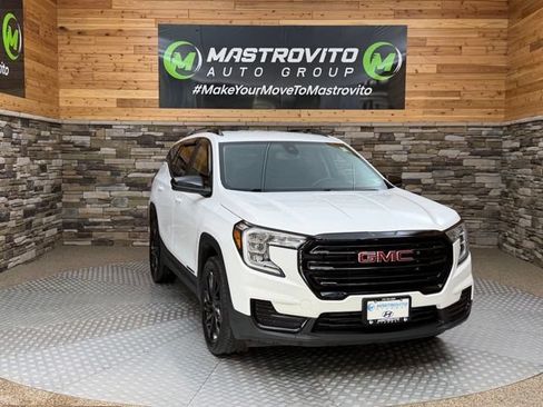 Used 2023 GMC Terrain SLE w/ Driver Convenience Package AWD/4WD image 2