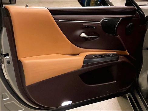 Used 2021 Lexus ES 300h Ultra Luxury w/ Accessory Package 2 image 21