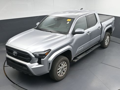 Certified 2025 Toyota Tacoma SR5 image 37